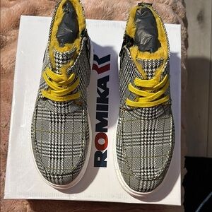 Romika Black and White Ankle Boots with Bold Design